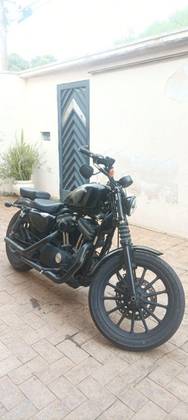 HARLEY-DAVIDSON SPORTSTER IRON 883 